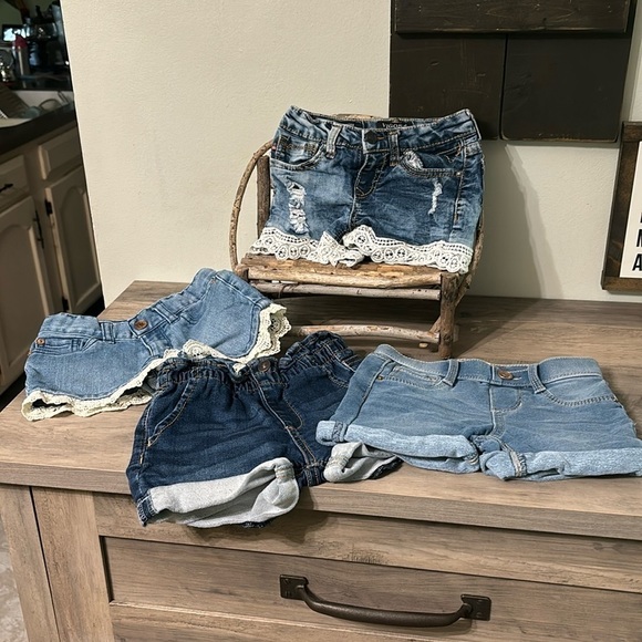 EUC! 4 PAIR GIRL'S SIZE 4 DENIM SHORTS - Picture 1 of 16